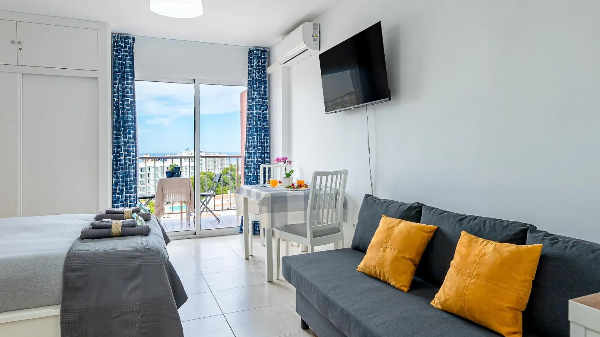 Apartment 797 Holiday Rentals - Moderno Estudio Con Hermosa Vista En Ju Arroyo De La Miel Spain