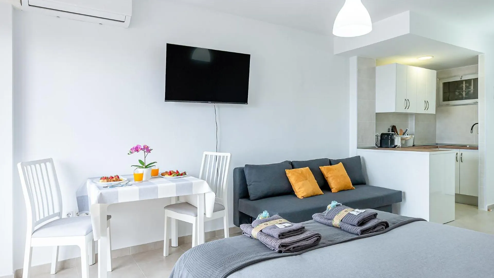 797 Holiday Rentals - Moderno Estudio Con Hermosa Vista En Ju Arroyo De La Miel Espanha